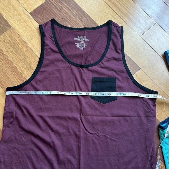 Set of Two Men’s Large Sleeveless Shirts with Contrast Pocket and Edging - Picture 6 of 10